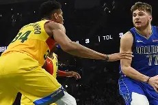 MANGUAN-包含雄鹿球员大放异彩，助球队战胜强敌的词条