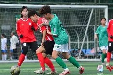 满冠体育官网-足球场上的激烈竞争呈现精彩一幕(足球场上的激烈竞争呈现精彩一幕英语)