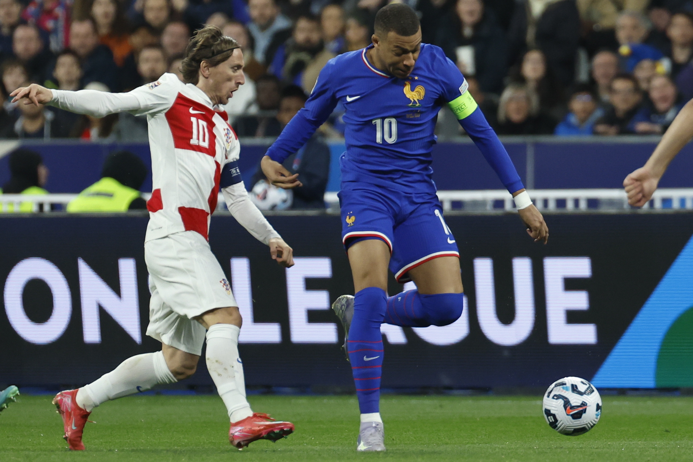 关于足球圈热点：欧国联精彩赛事再掀风暴的信息